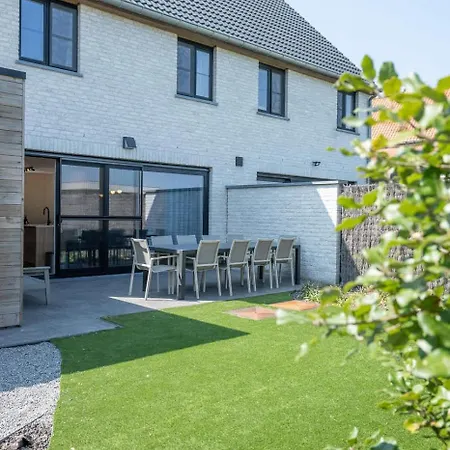 Apartamento Beautiful For 10 With Garden De Haan
