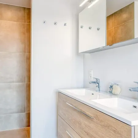 Beautiful For 10 With Garden *