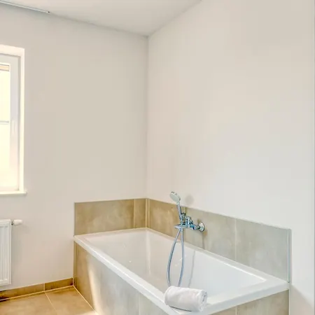 Apartamento Beautiful For 10 With Garden